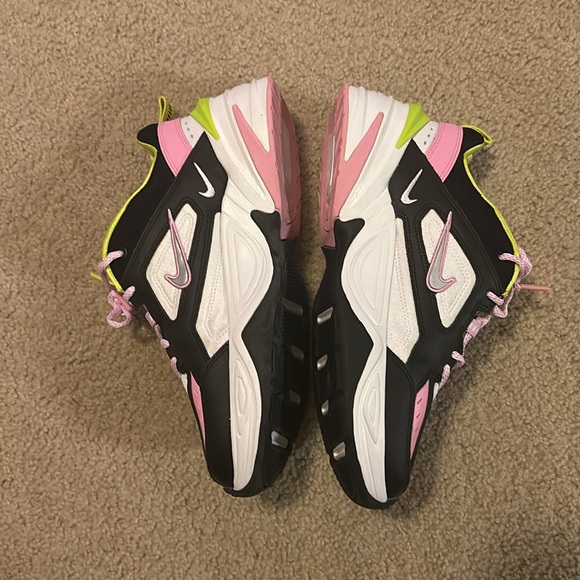 Nike shoes - Picture 3 of 9